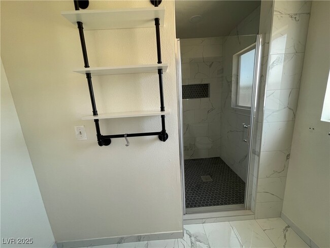 Building Photo - 5005 Celebrity Cir
