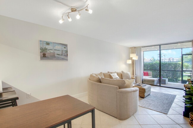 Building Photo - 755 Dotterel Rd