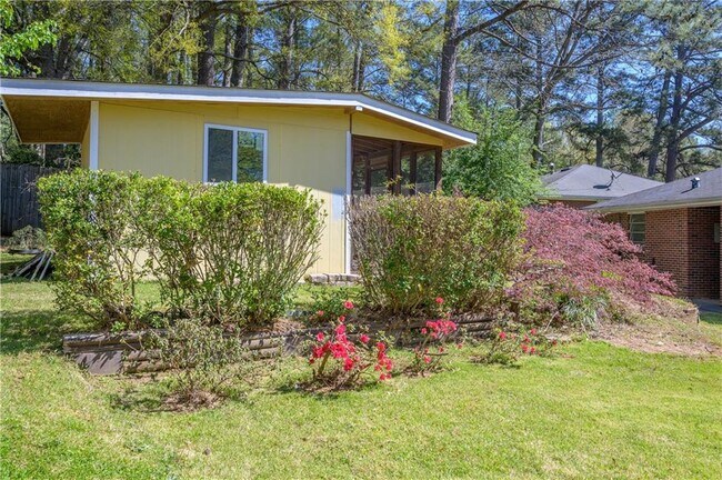 Building Photo - 878 Parkway Dr