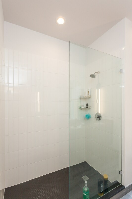 Building Photo - 1637 W Grand Ave