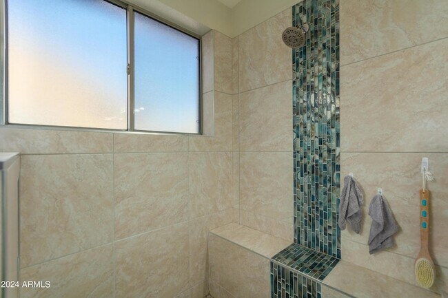 Building Photo - 16118 W Vale Dr