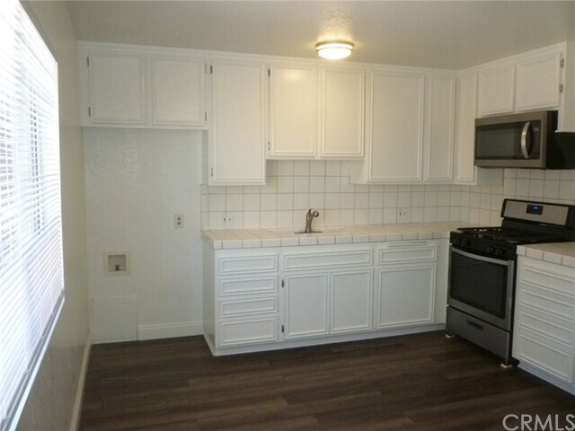 Building Photo - 15910 Harvard Blvd