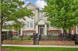 Building Photo - 475 Plaza Pl