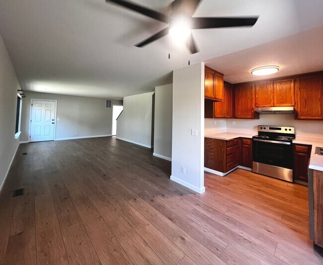 Building Photo - Beautifully remodeled 3-bedroom, 1.5-bath ...