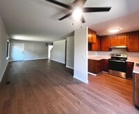 Building Photo - Beautifully remodeled 3-bedroom, 1.5-bath ...