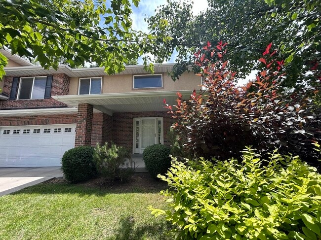 Primary Photo - 686 E Union Garden Ct S