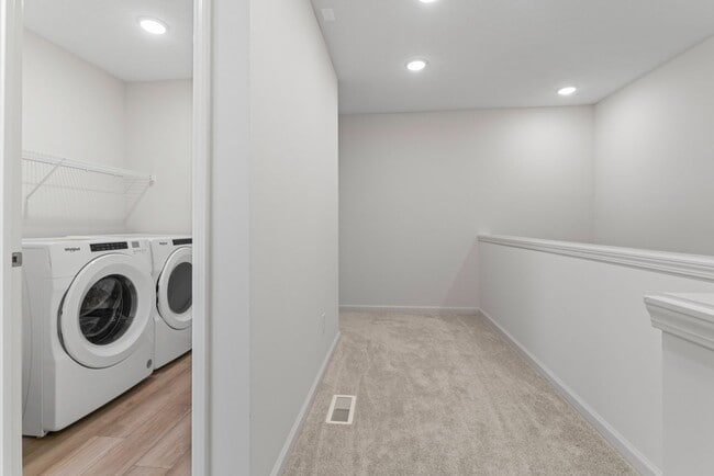 Building Photo - Luxury Townhome, Fishers Schools, Minutes from Shopping, Restaurants, and City Parks!