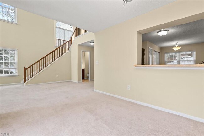 Building Photo - 240 Fox Hollow Dr