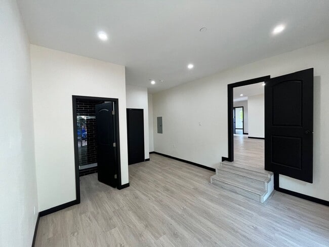 Building Photo - Beatiful and spacious Rental in Montebello for Lease