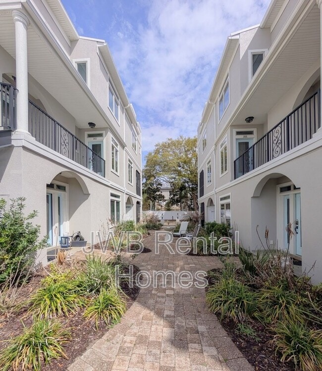 Building Photo - 361 Ahern St