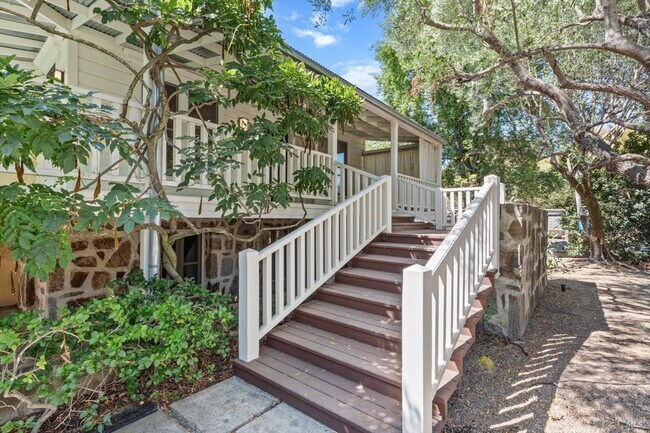 Building Photo - 1533 Allyn Ave