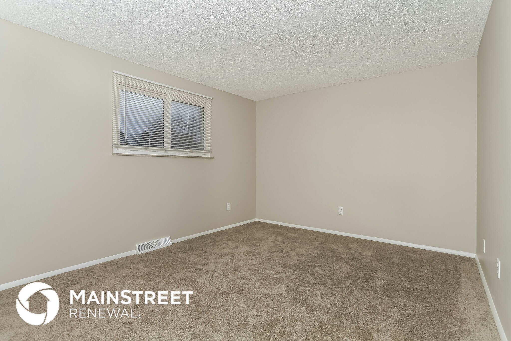 Building Photo - 2033 Queensbridge Dr