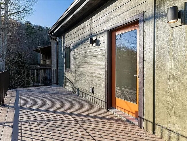 Building Photo - New Home off Tunnel Road