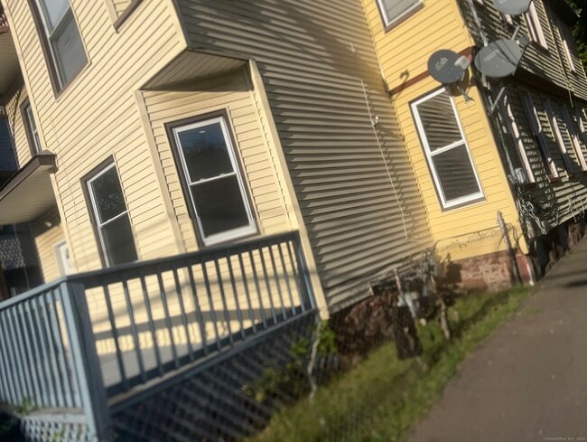 Building Photo - 461 Howard Ave