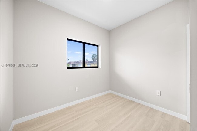 Building Photo - 630 NE 166th St