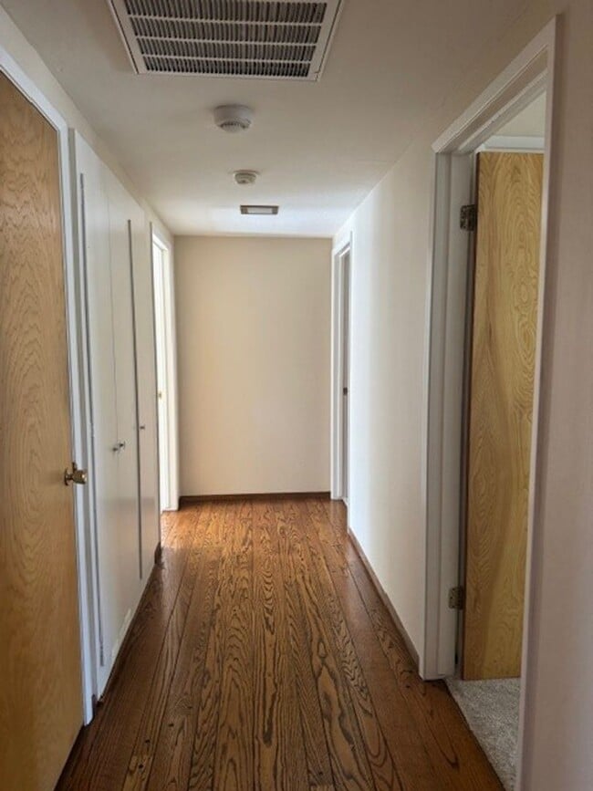 Building Photo - Lovely 3 Bedroom 2 Bath Home in Willow glen