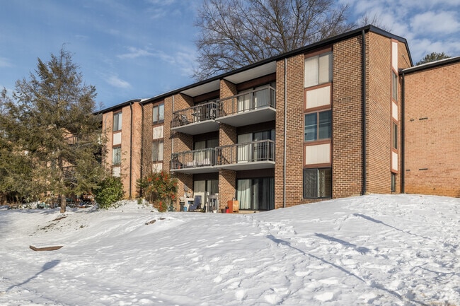 Building Photo - Hawthorne Village Condominiums