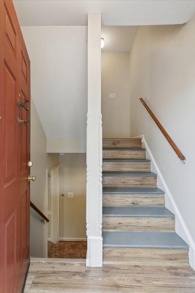 Building Photo - 17 Miles Cary Mews