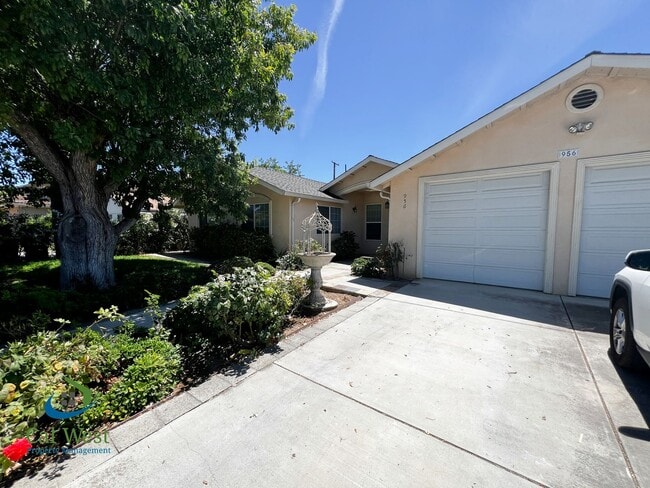Building Photo - $5300 - Spacious 5 Beds 4 baths with large...