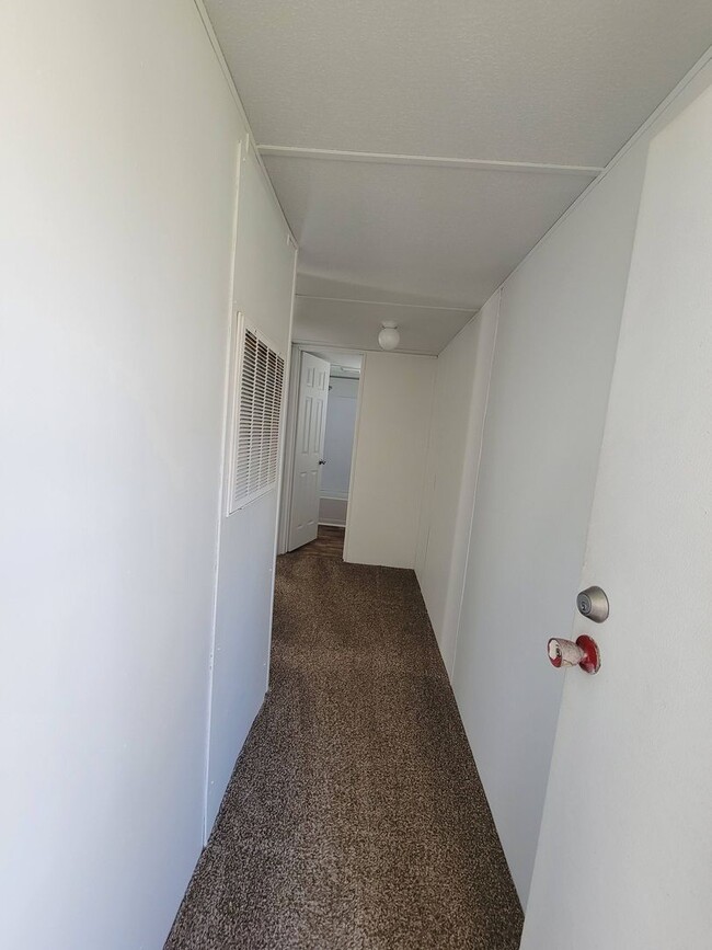 Building Photo - Ready to Move in