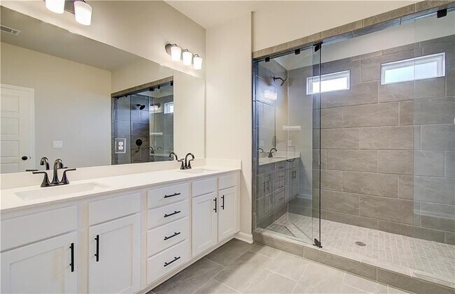 Building Photo - 4745 Cypress Pk Dr