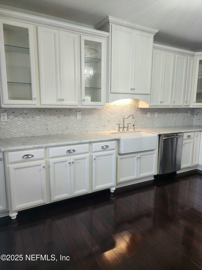 Building Photo - 212 St Johns Ave