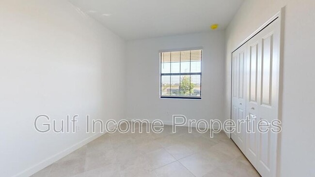 Building Photo - 15122 Misty Water Xing