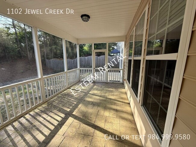 Building Photo - 1102 Jewel Creek Dr