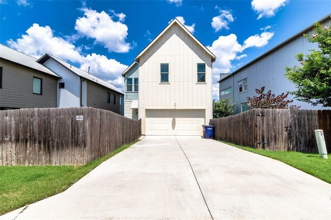 Building Photo - 6025 Seville Dr