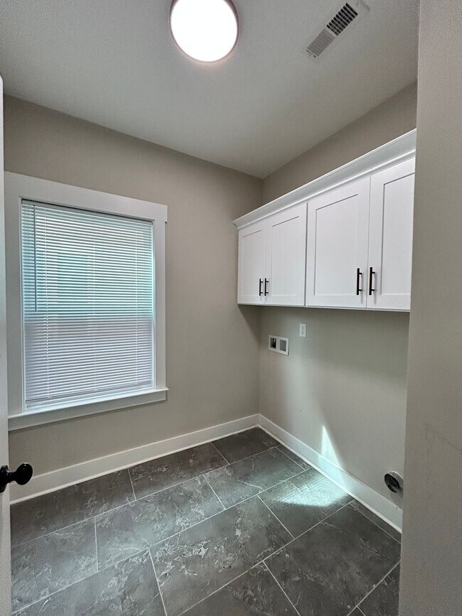 Building Photo - Beautiful New Build 4 Bed, 2.5 Bath, 2 Car Garage - Community Pool & Walking Trail!