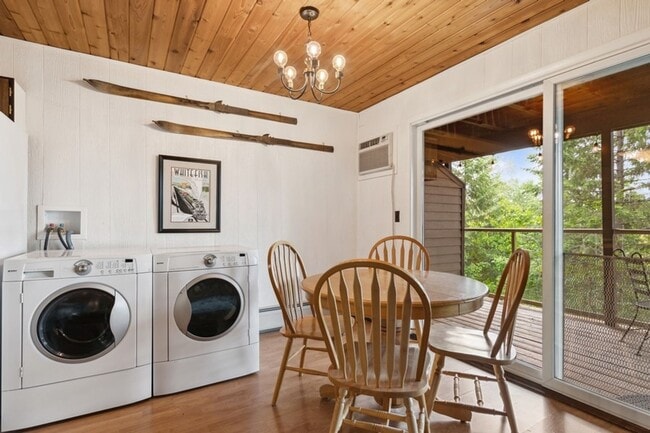 Building Photo - 1 Bedroom, 1 Bath Condo on Whitefish Lake