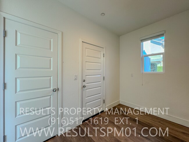 Building Photo - Beautiful 4 Bedroom Home in McKinley Villa...