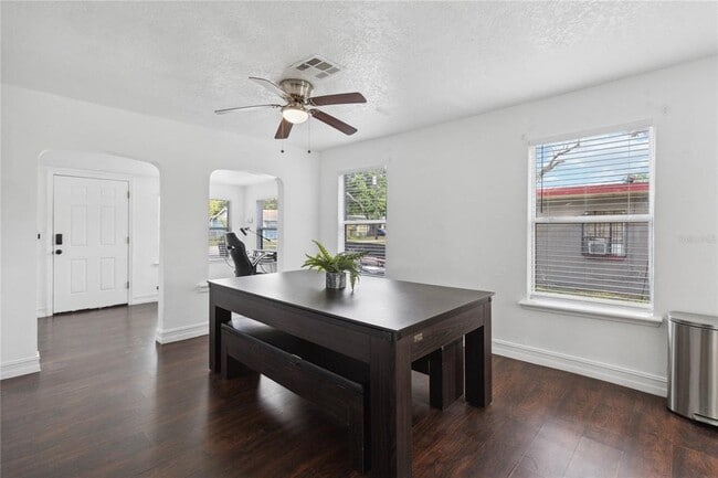 Building Photo - 634 18th St