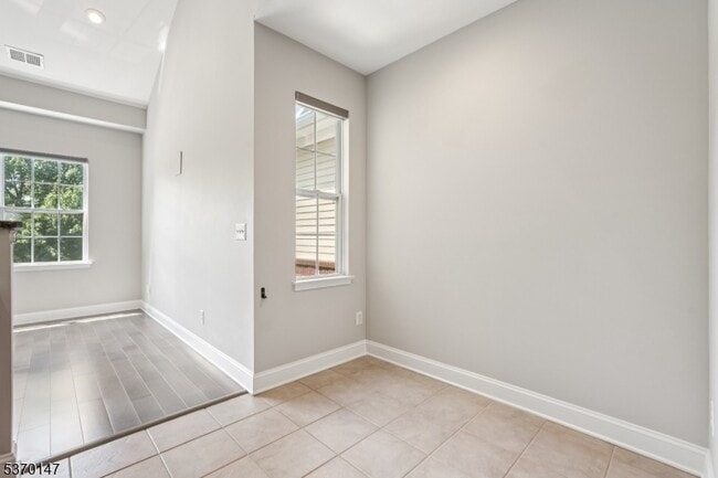 Building Photo - 3 Taft Ln