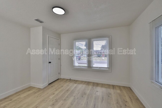 Building Photo - 875 53rd Terrace N