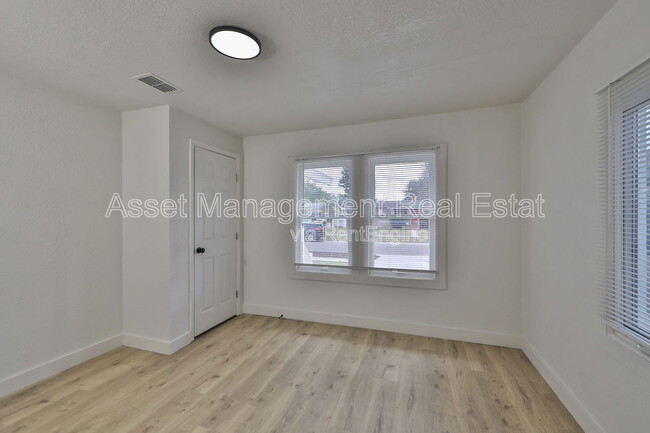 Building Photo - 875 53rd Terrace N