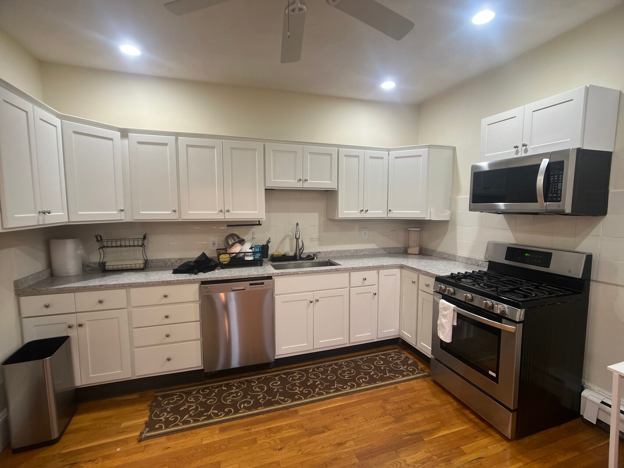 Building Photo - 122 Day St