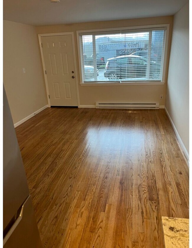 Building Photo - Fully Updated 1 Bed/1 Bath! Great Ballard ...