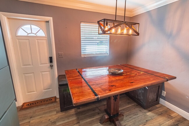 Building Photo - 954 Omar Rd