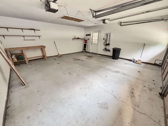 Building Photo - Charming 3 BR/2BA Townhome in Marietta!