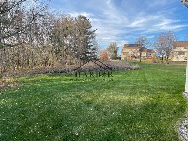 Building Photo - 2049 Kerry Dr NE