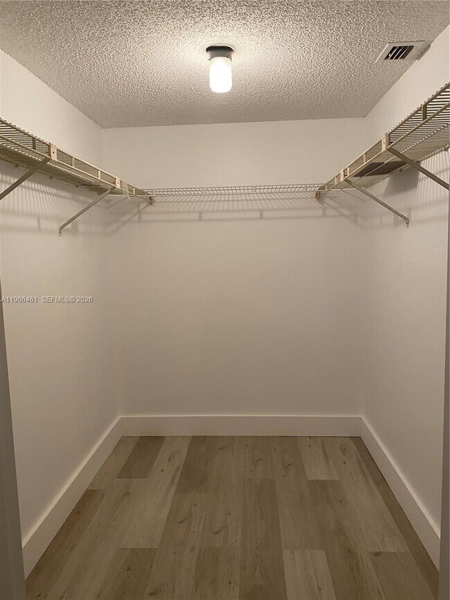 Building Photo - 1075 Riverside Dr