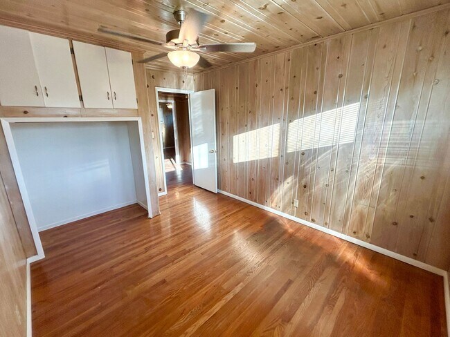 Building Photo - Great home just outside of town!