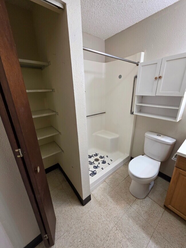 Building Photo - *WINTER MOVE-IN SPECIAL* 1 Bedroom | 1 Bat...