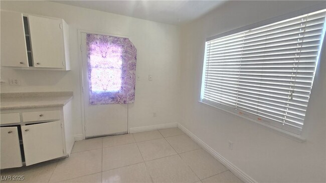 Building Photo - 4533 W Desert Inn Rd