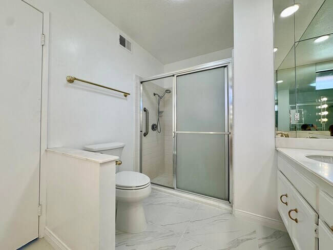 Building Photo - 417 Sierra Madre N