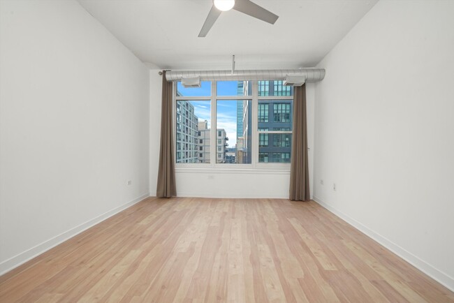 Building Photo - 909 W Washington Blvd