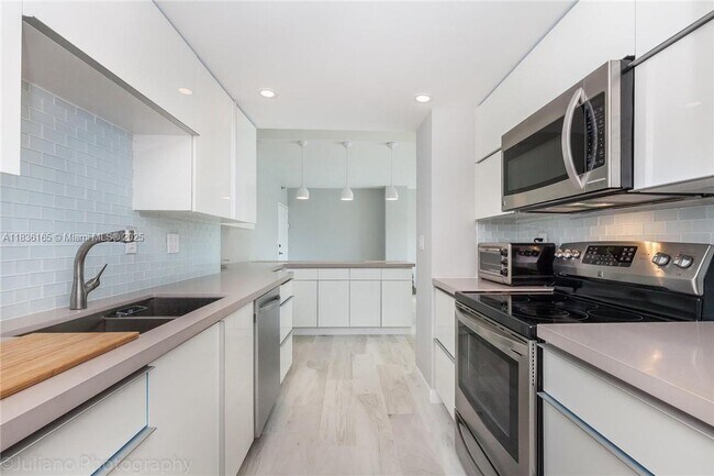Building Photo - 2451 Brickell Ave