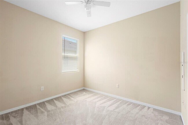 Building Photo - 215 Lakeshore Dr