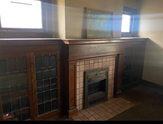 Building Photo - 2 br, 1 bath House - 906 N Mercer